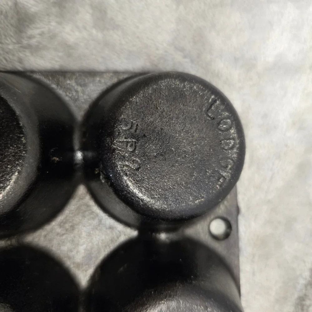 Lodge Cast Iron 6 Cup Muffin Pan Baking Tray 5P2 Black Bakeware